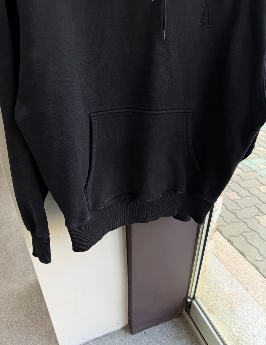 L/ 아미 드 꾀흐 블랙 자수 로고 후드티 상품이미지5