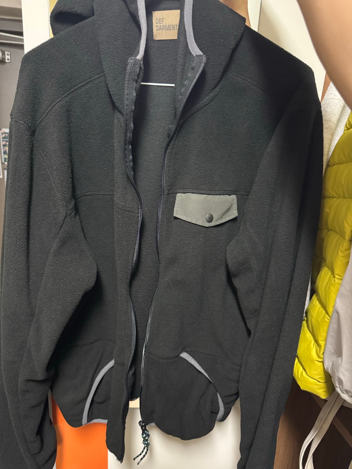 데프가먼츠 플리스 후디 집업 L 사이즈 판매합니다 상품이미지4