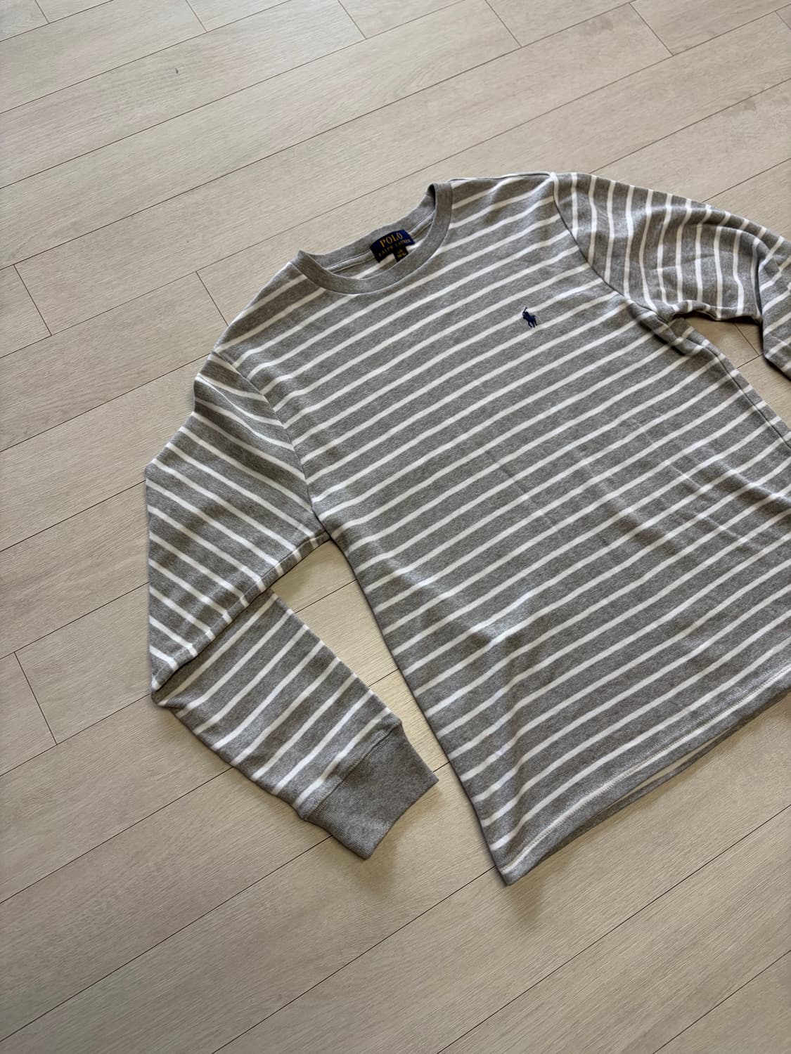 폴로 회색 스트라이프 티셔츠 엄성현 상품이미지1