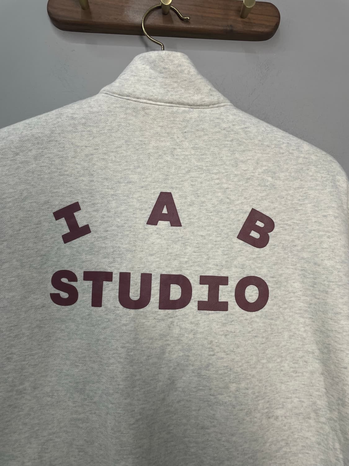 아이앱 스튜디오 오트밀 버건디 하프집업 H2000 상품이미지6