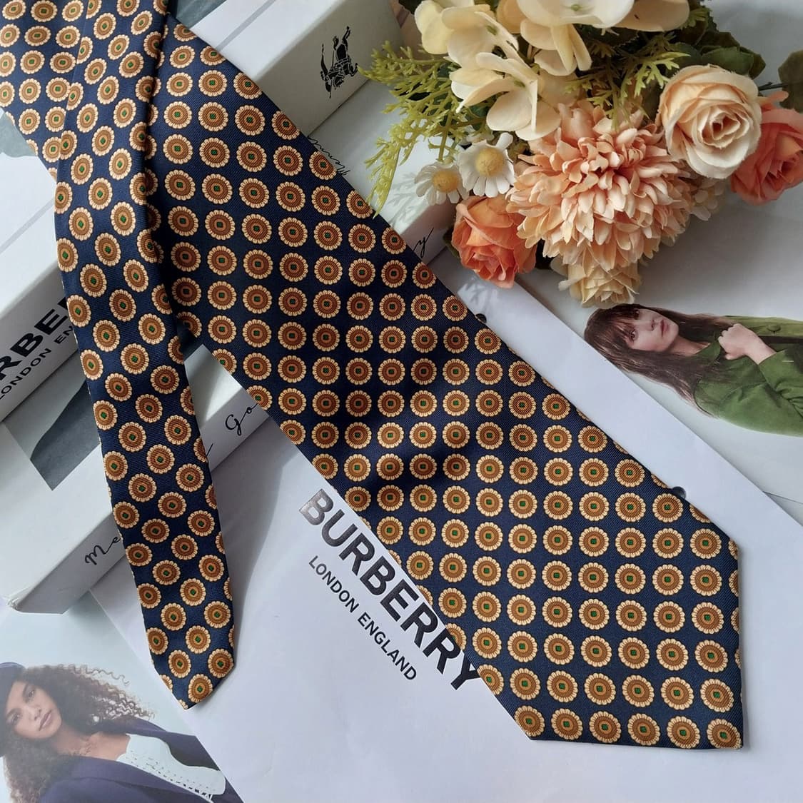 버버리 실크 네이비 플라워 패턴 넥타이 9.8cm A+등급 K2569
 상품이미지4
