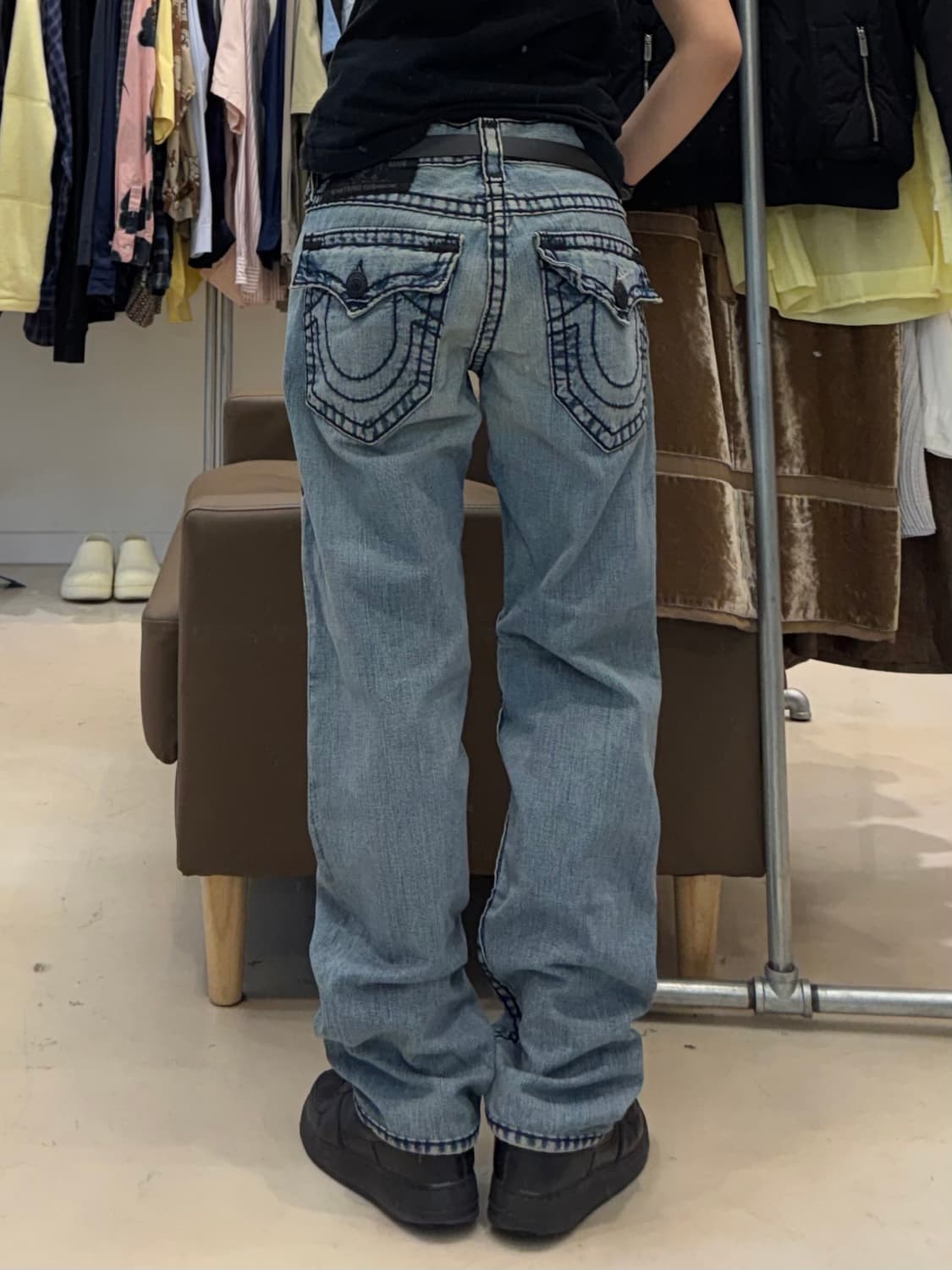 트루릴리젼 빌리 슈퍼 T 블랙 스티치 데님팬츠 상품이미지5