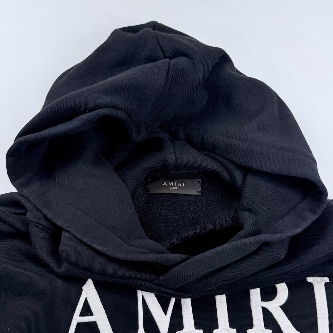 아미리 자수로고 후드티 블랙 상품이미지3