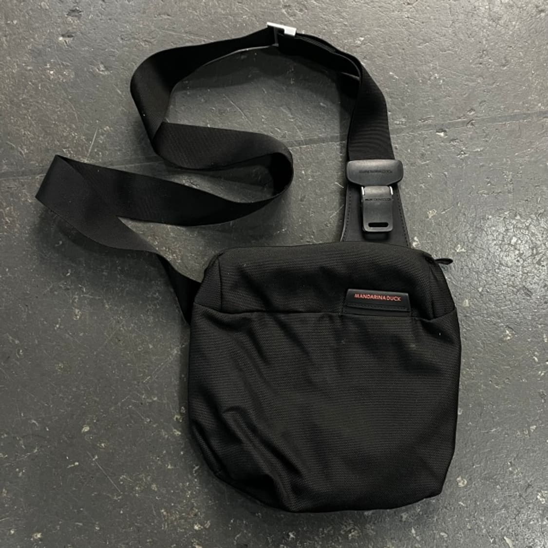 만다리나 덕 크로스백 상품이미지1