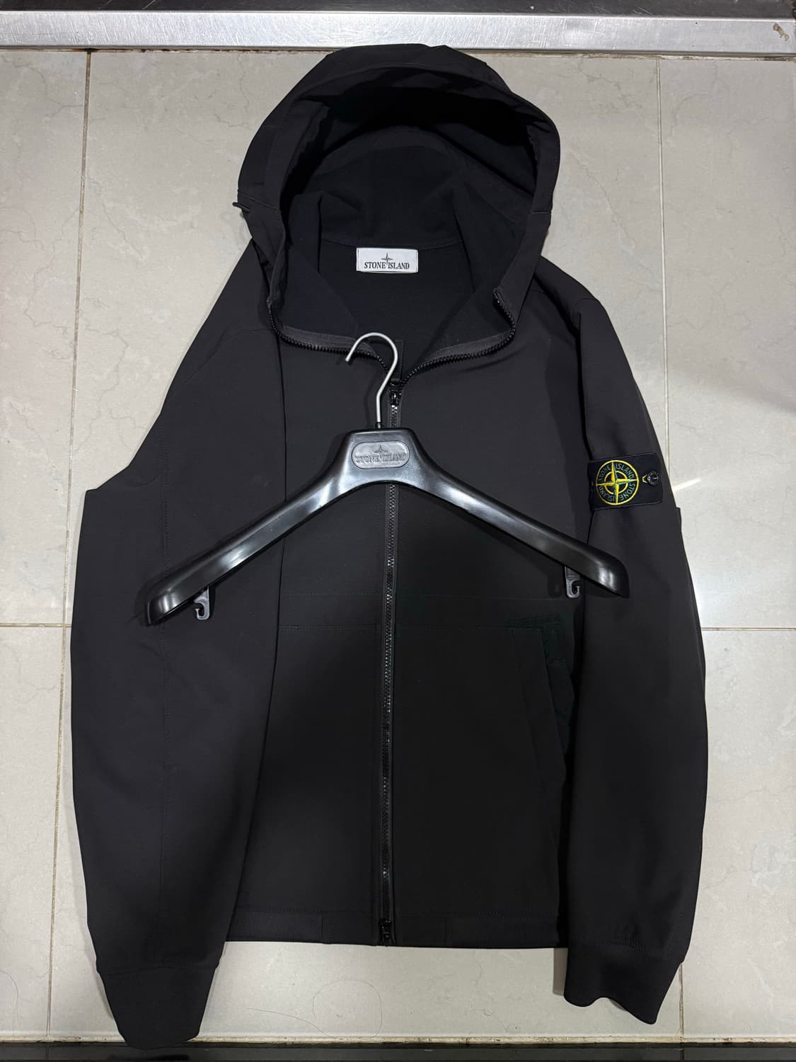 [당일출고,새상품급] 스톤아일랜드 소프트쉘 바람막이 L 상품이미지1