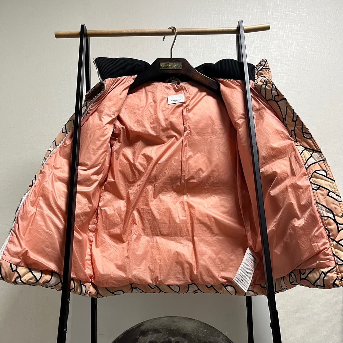  정품 6y 116) 버버리 TB로고 모노그램 다운 패딩 상품이미지3