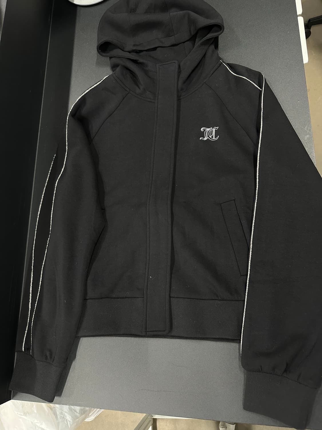 쥬시꾸뛰르 Juicy Couture 핫픽스 백큐빅 로고 후드 집업 재킷 상품이미지4