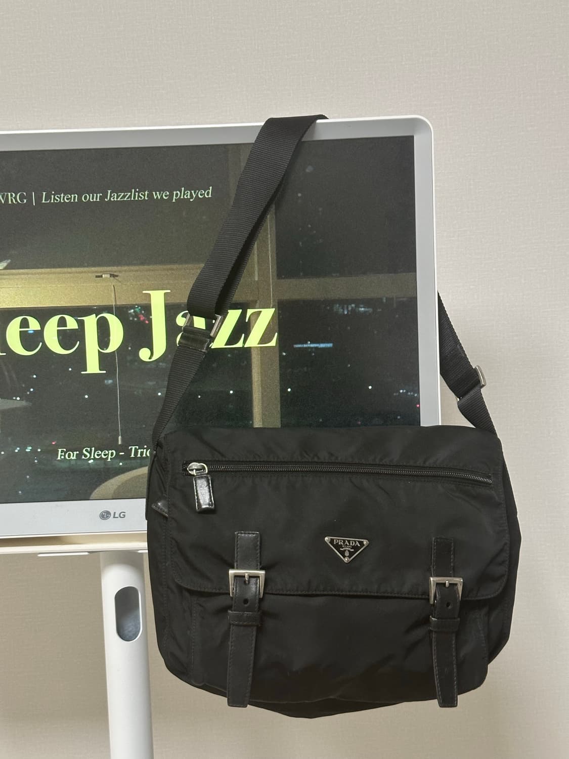 프라다 투버클 메신저백 나일론 포코노 테수토 숄더백 상품이미지2