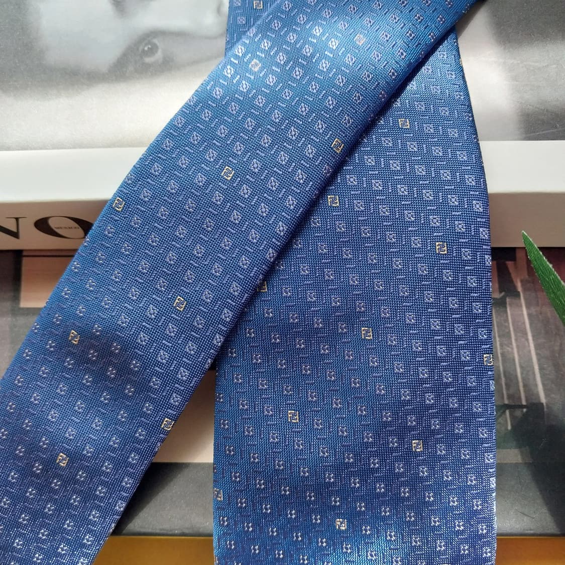 펜디 블루 스몰 로고 패턴 8cm 슬림 넥타이 새상품 K2588
 상품이미지4