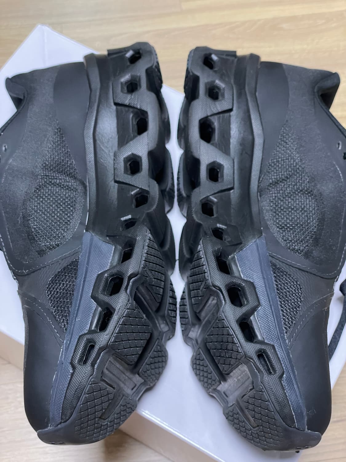 온 러닝x파프(PAF) 클라우드 몬스터(블랙) 270 사이즈 팝니다. 상품이미지4