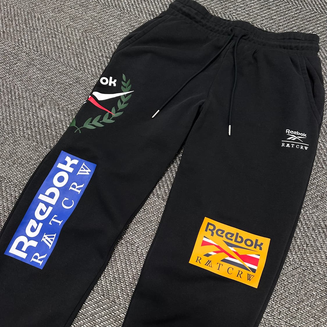 리복 X 로맨틱크라운 클래식 조거팬츠 (츄리닝 바지) 상품이미지2