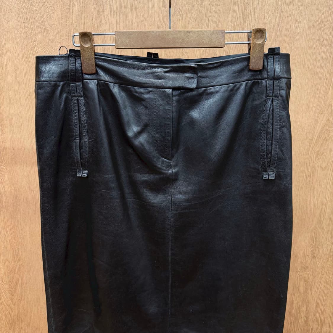 살바토레 페라가모 레더 미디 스커트 사이드 포켓 백 슬릿 디테일 브라운 상품이미지4