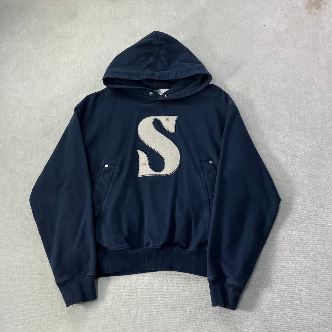 100 세터 아플리케 리벳 후드티 상품이미지1