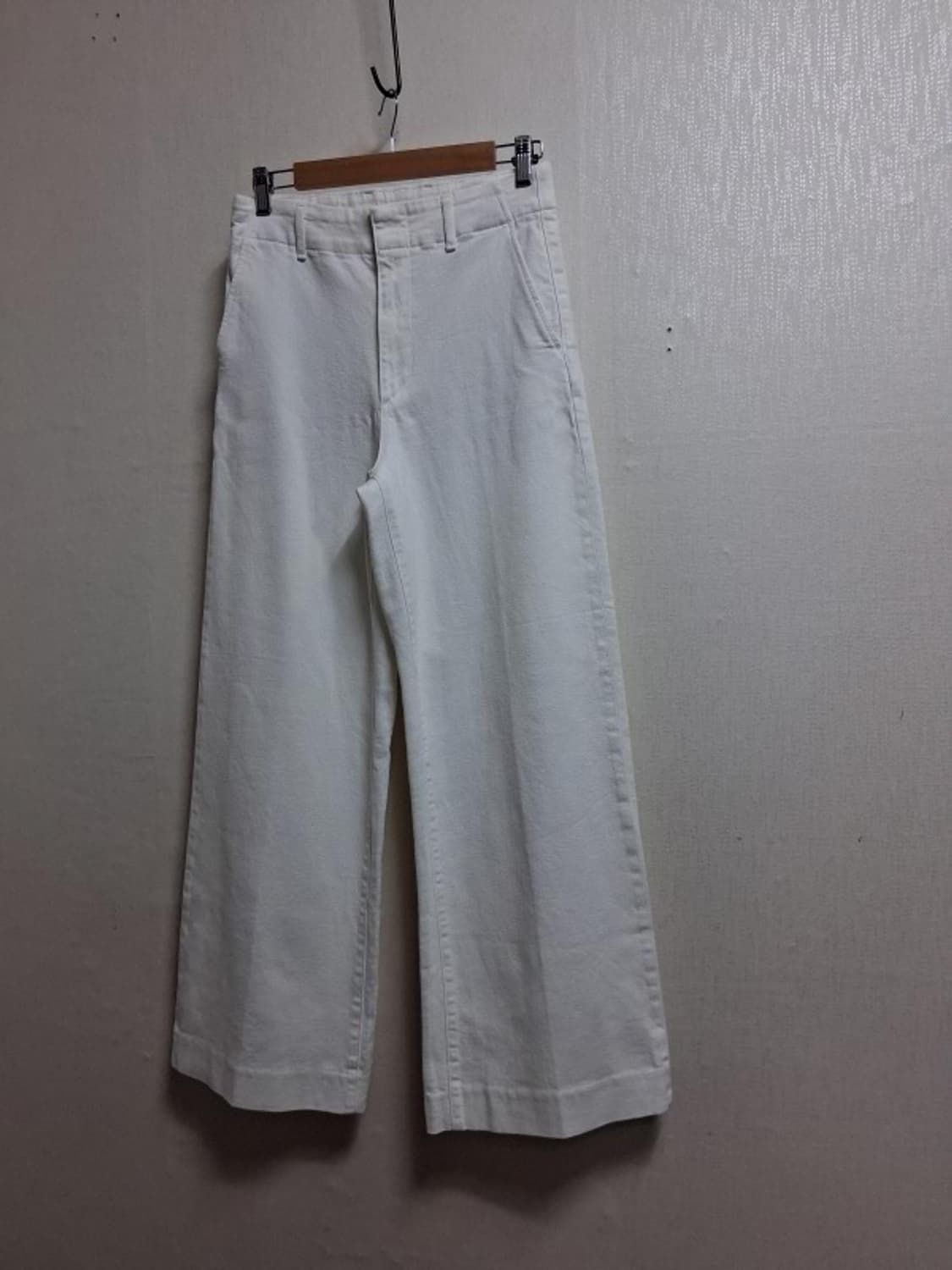 유니클로 아이보리 데님와이드팬츠 27에서28 새거컨디션
일본판 중고수입  상품이미지1