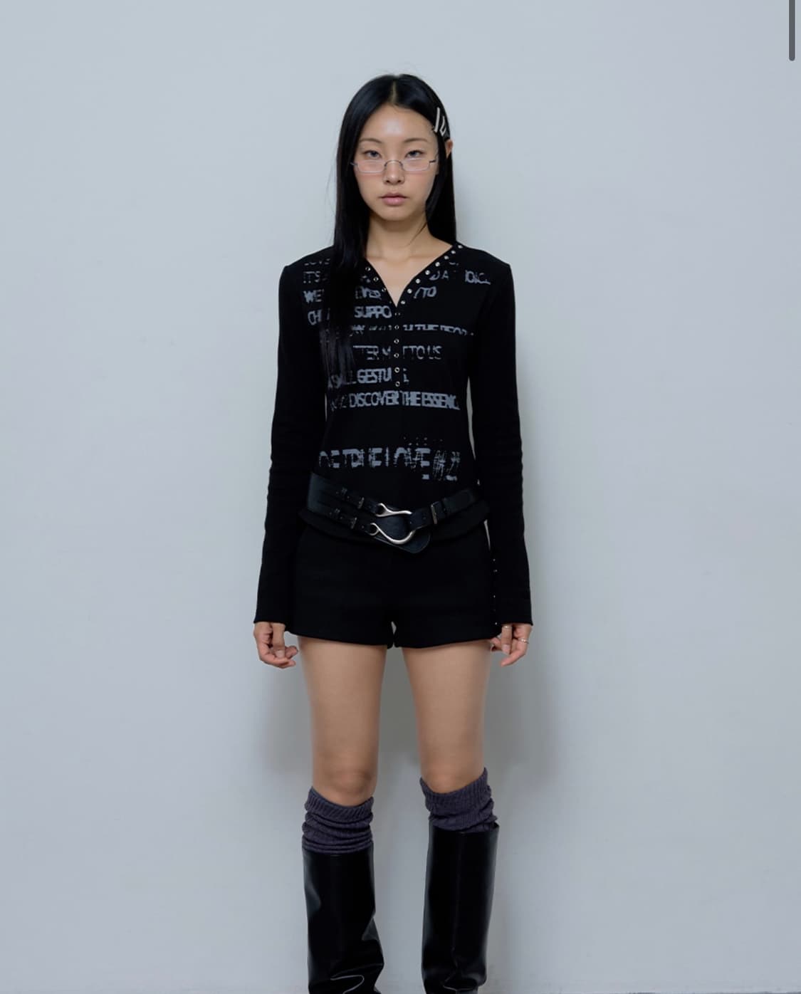 팬시클럽 빈티지 레터링 스냅 롱슬리브 (BLACK)_F24ZB067 상품이미지3