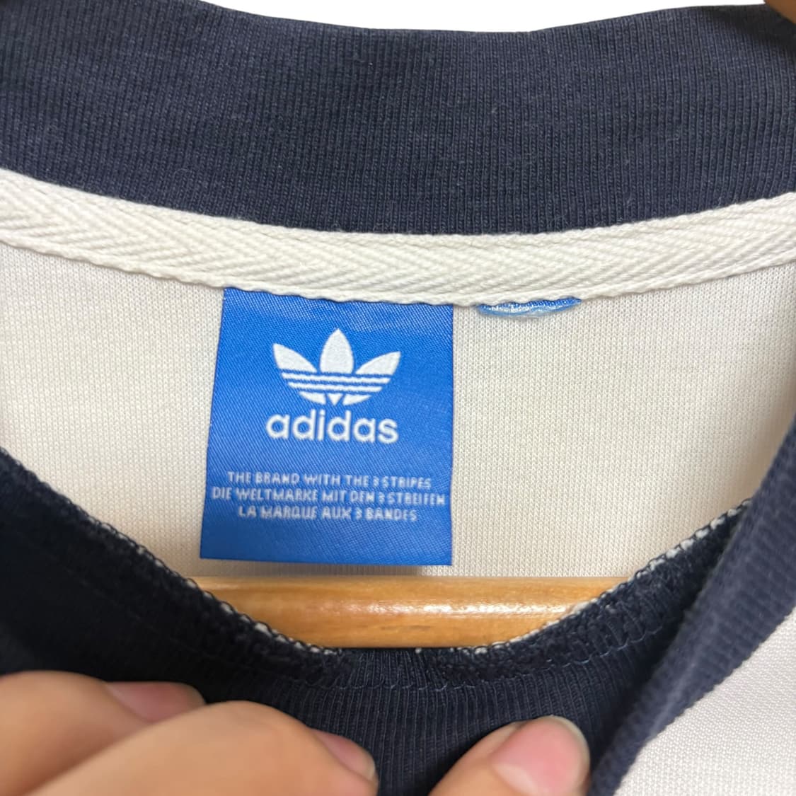 3954 아디다스 빅로고 화이트 반팔티 상품이미지4