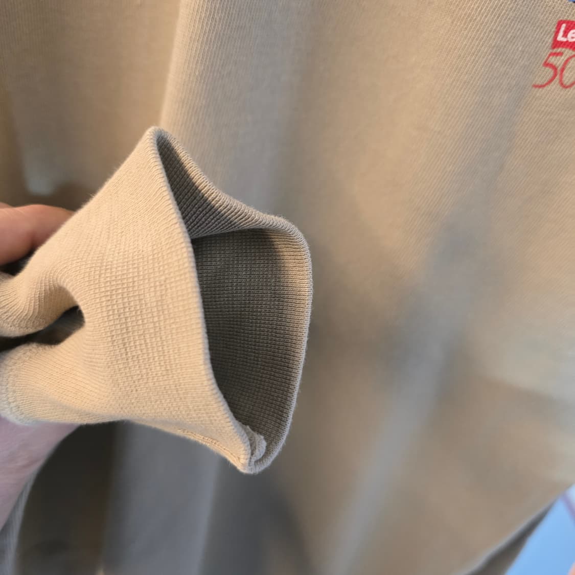 리바이스 하프집업 맨투맨 베이지 501 프린팅 오버핏 상품이미지6