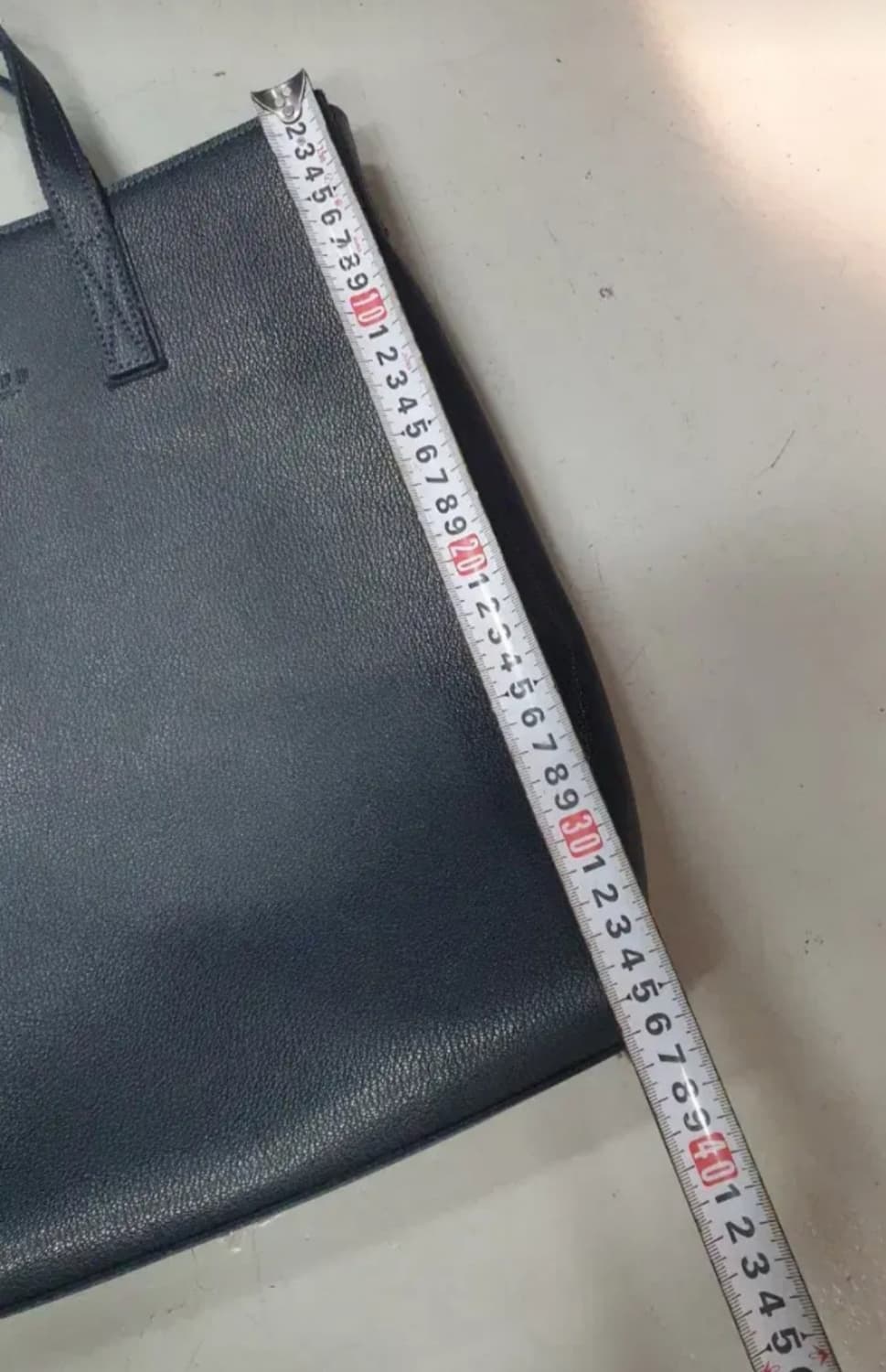 LOTUFF 네이비 통 가죽가방 상품이미지4