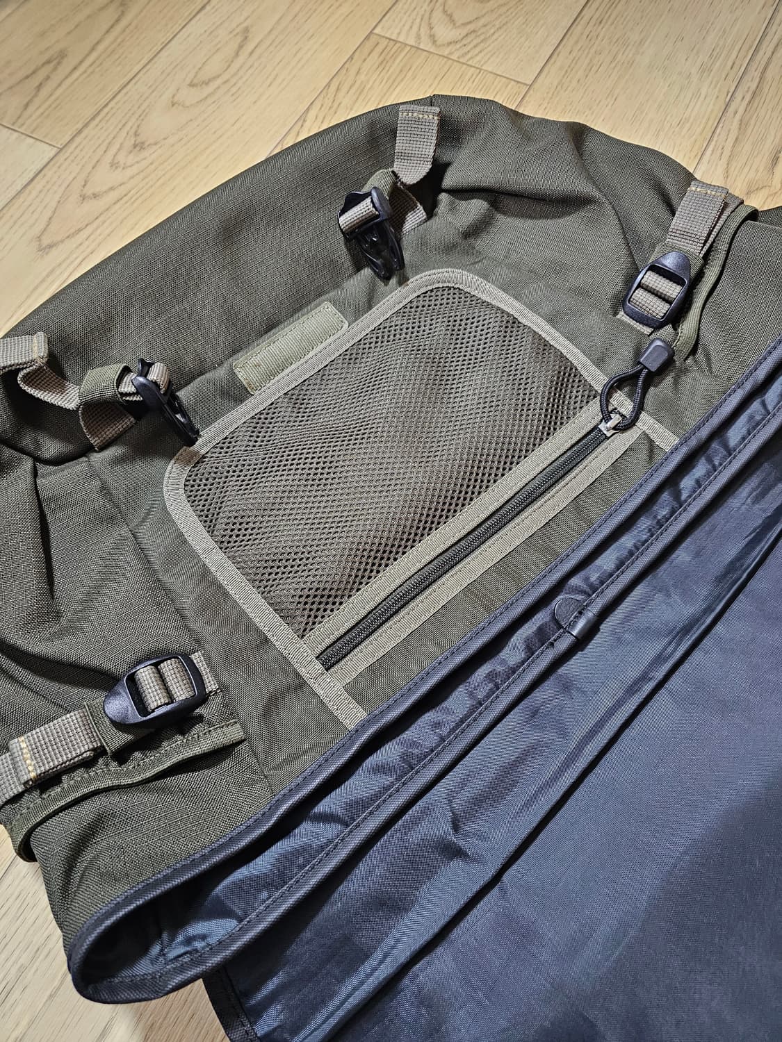 유니클로 코듀라 메신저백 상품이미지4