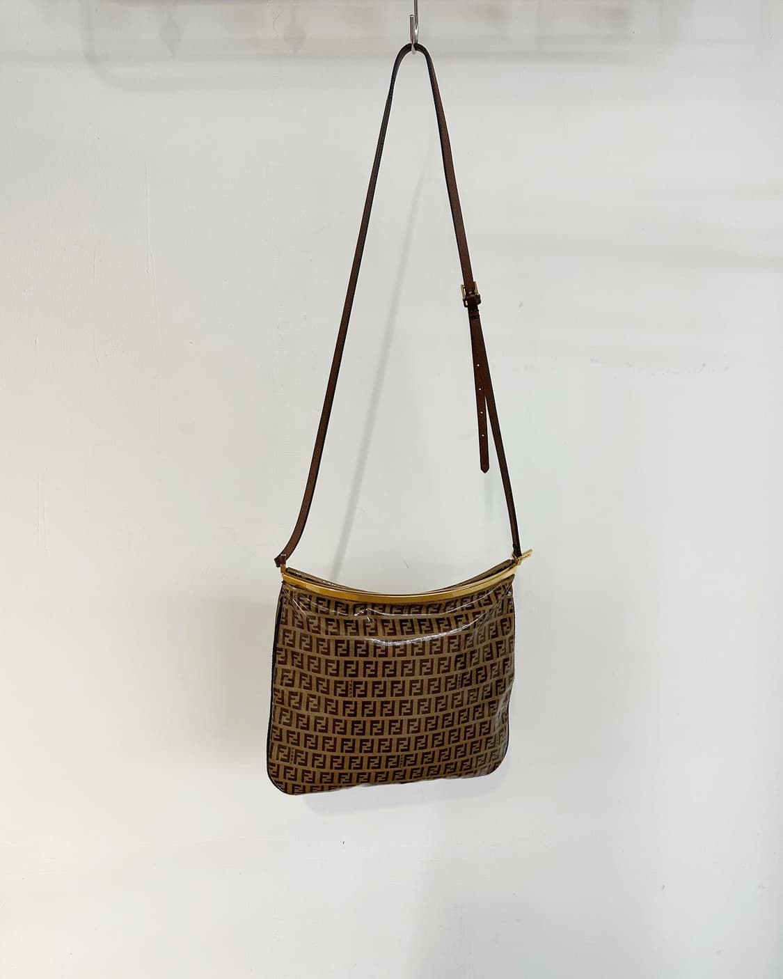 펜디 브라운 에나멜 맘마 크로스백  상품이미지3