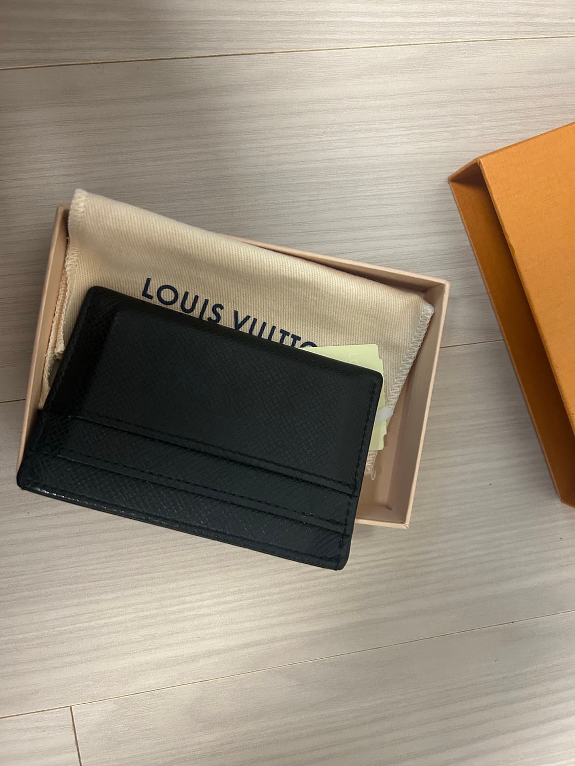 루이비통 블랙 타이가 레더 카드지갑 m32730 상품이미지1