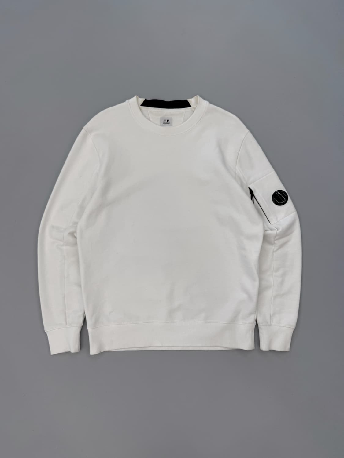 CP컴퍼니 루즈핏 렌즈와펜 화이트 스웻셔츠 상품이미지1