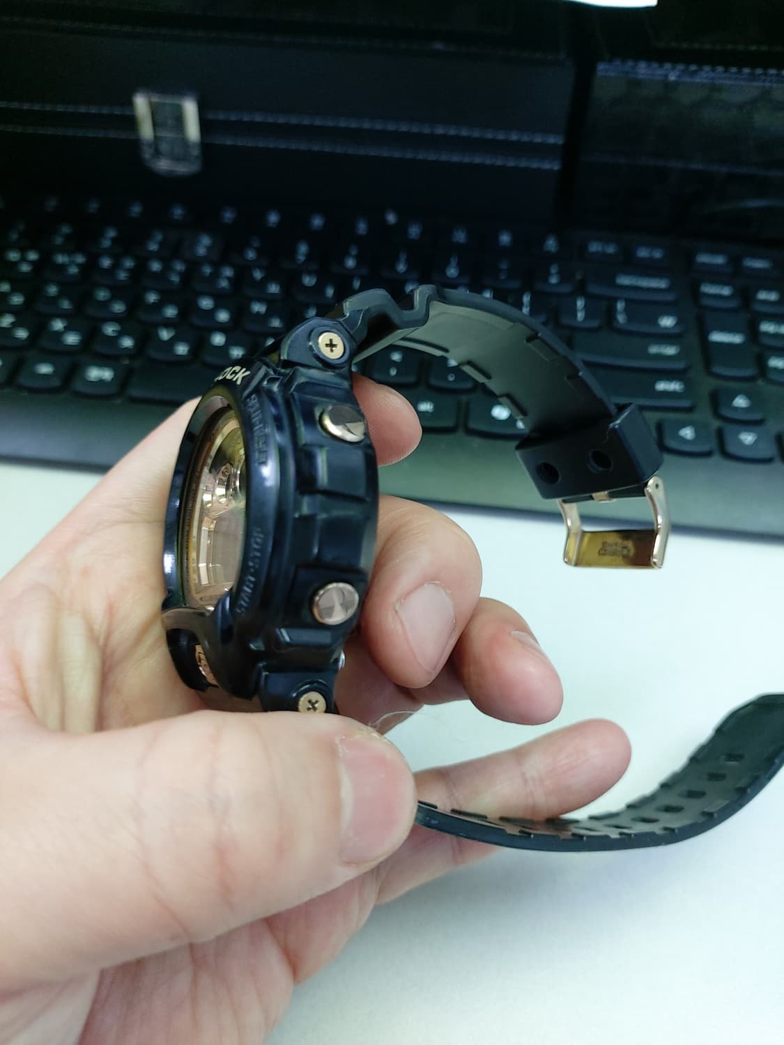 블랙 앤 골드 조합이 아주 멋있는 카시오 지샥 시계 상품이미지2