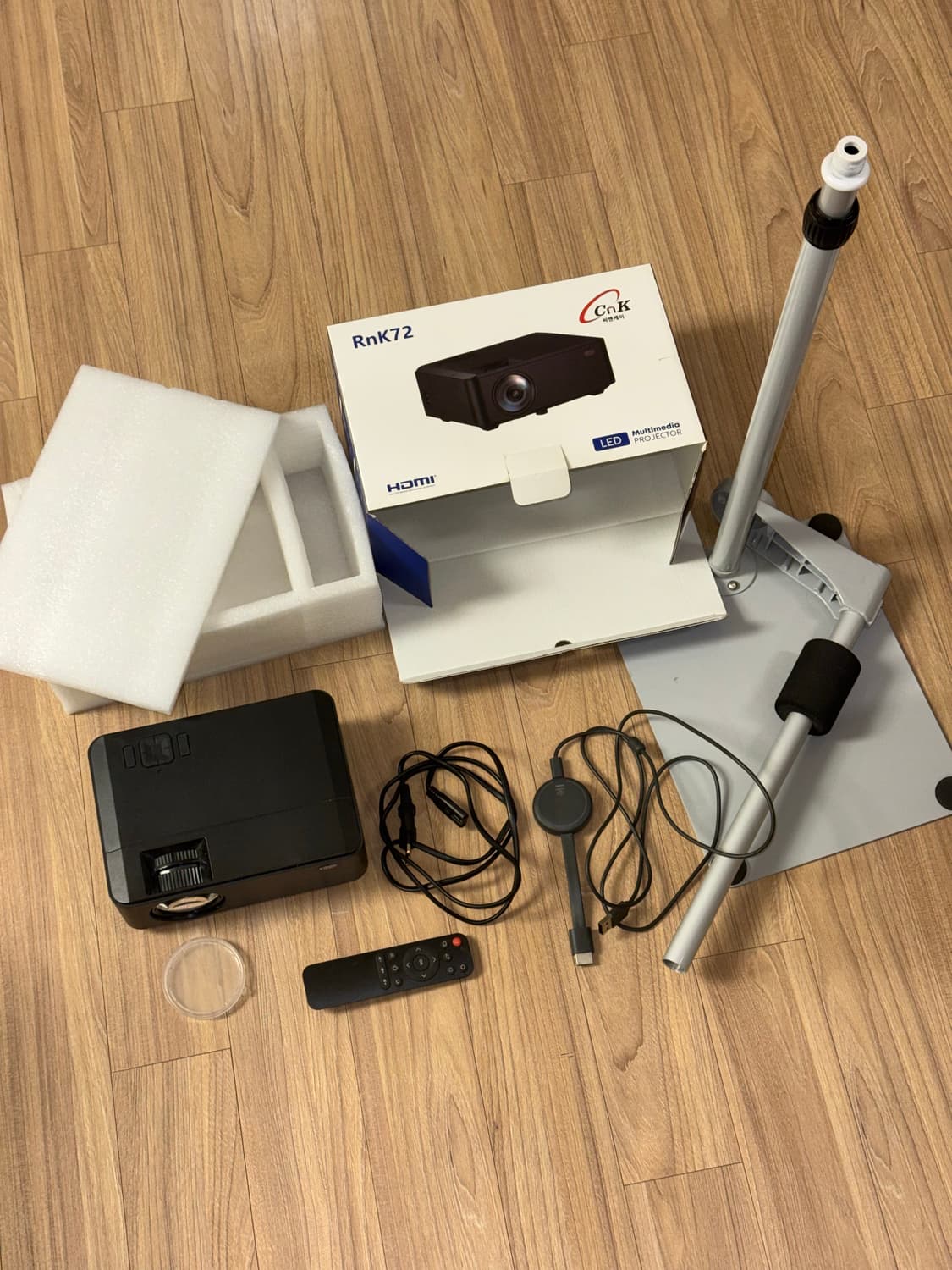 씨앤케이 RnK72 미니빔 프로젝터 + 구글 크롬캐스트 3세대 홈시네마  상품이미지1