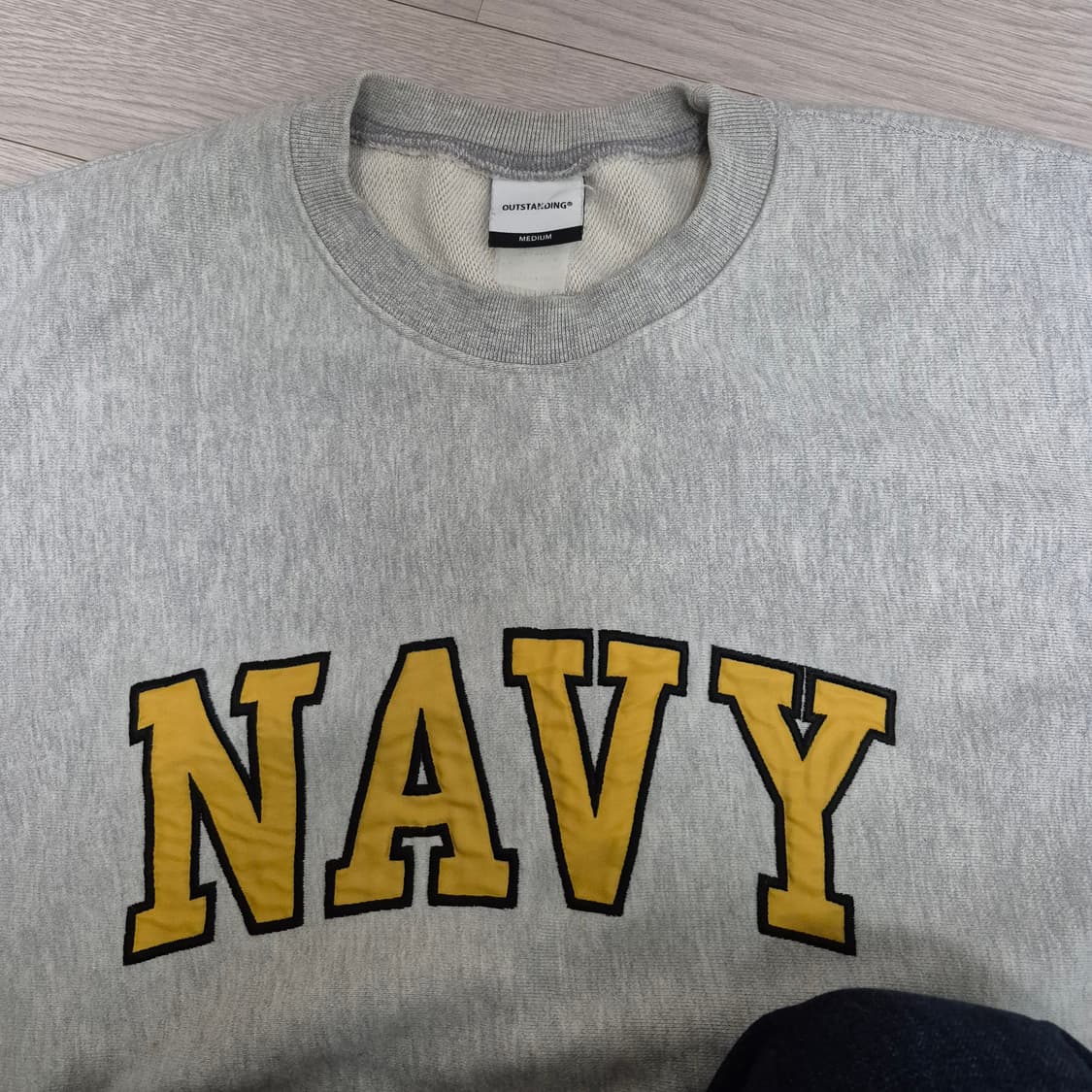 아웃스탠딩 스웻 판매합니다. 상품이미지3