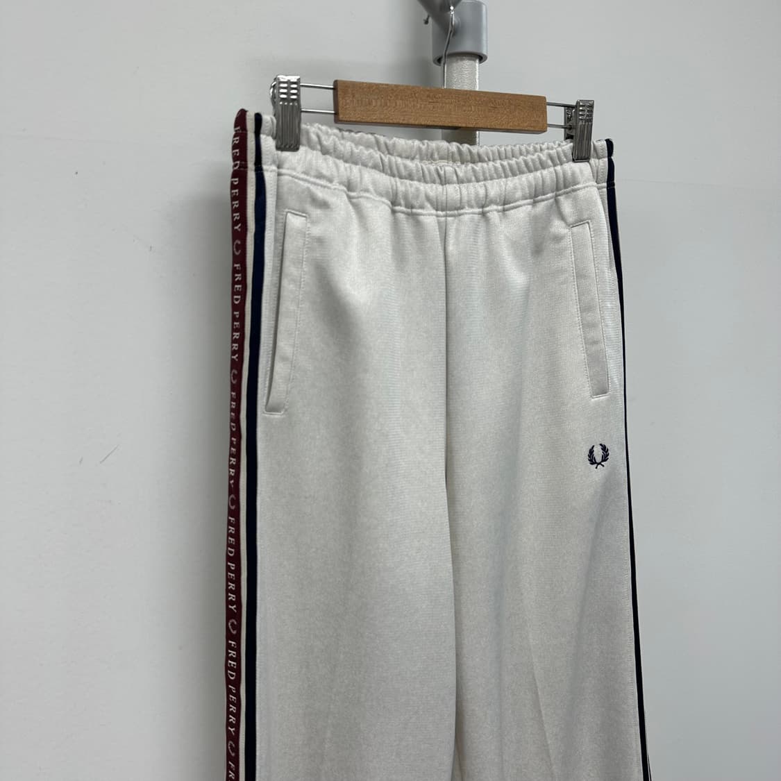 프레드페리 일본 한정판 사이드로고 트랙팬츠 상품이미지3
