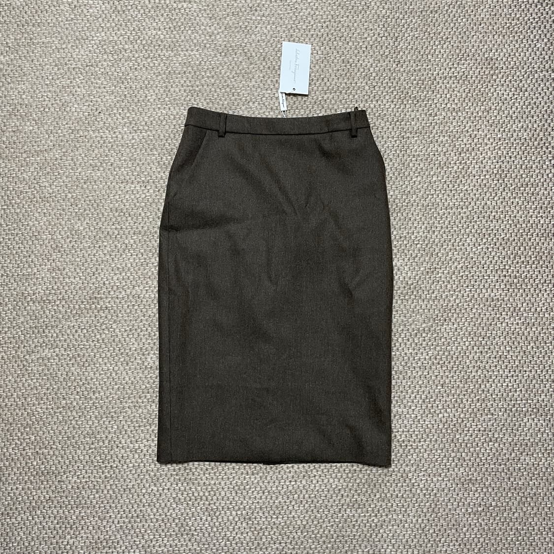 페라가모 라나울 브라운 스커트 새상품 상품이미지1