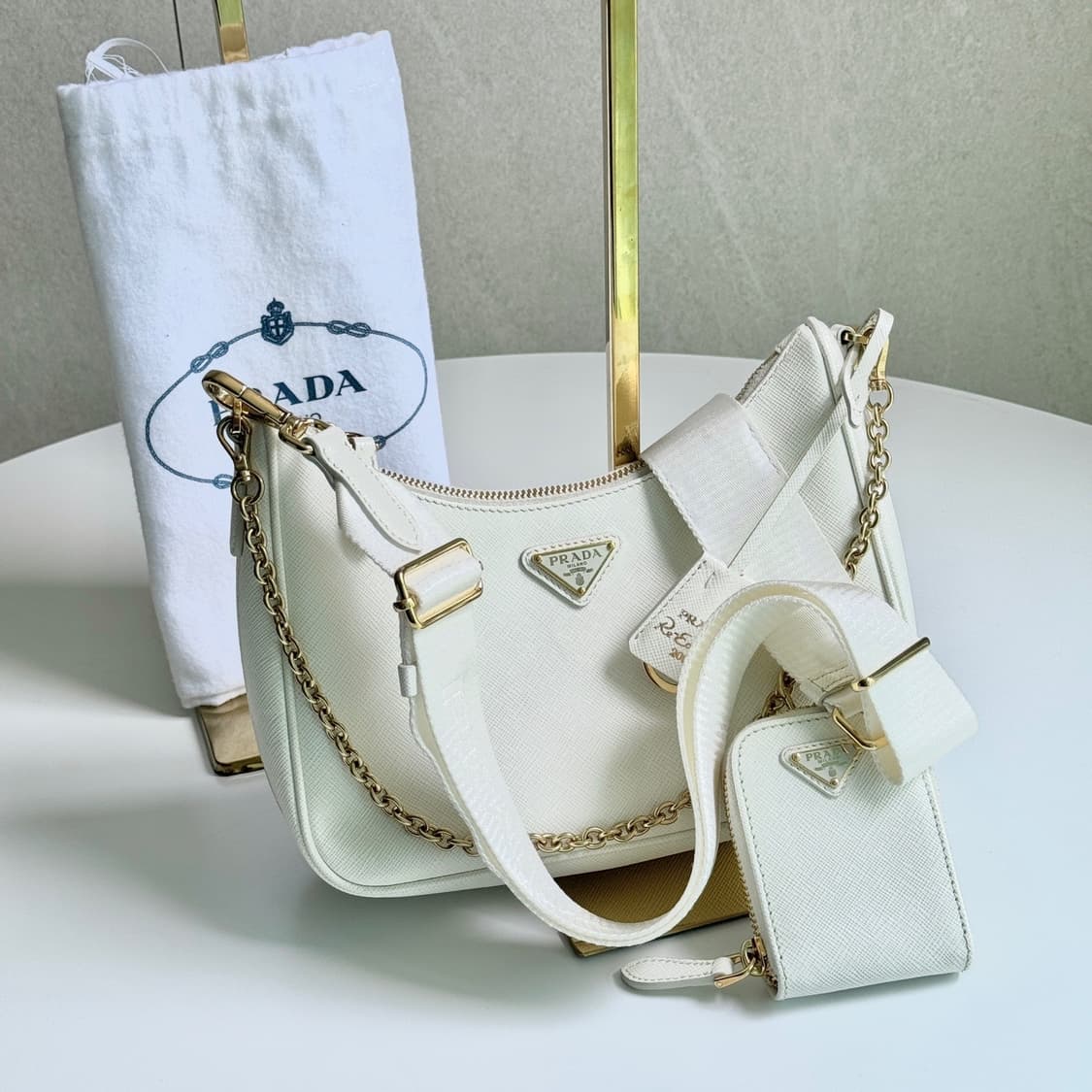 [새상품급] 프라다 리에디션 사피아노 테수토 호보백 레더 화이트  상품이미지2