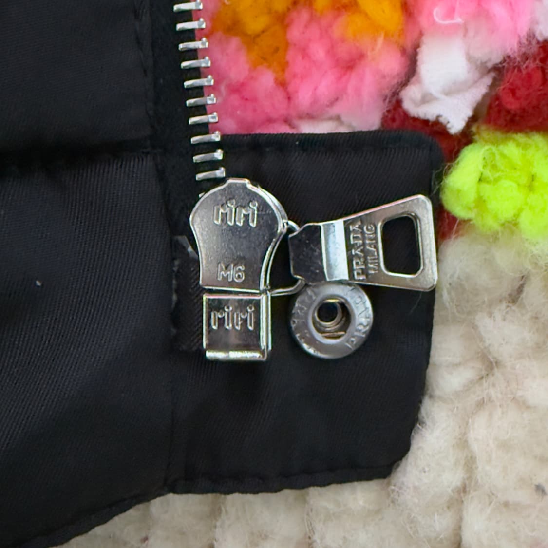 프라다 레더 트림 패딩 베스트 상품이미지4