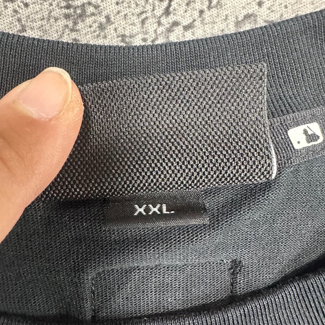 ✨ (바배) MLB 뉴욕양키즈 빅로고 블랙 롱슬리브 상품이미지4