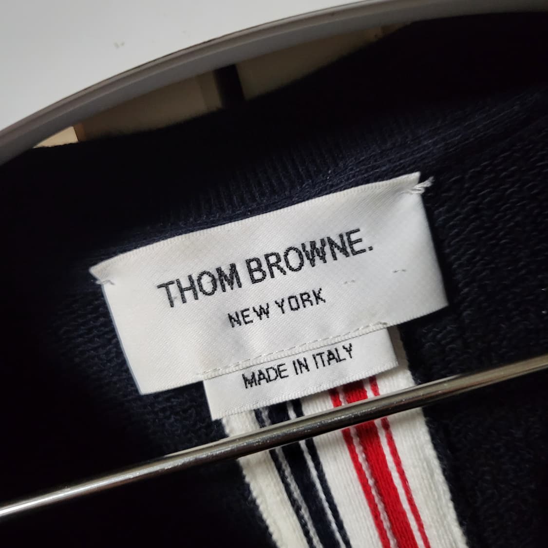톰브라운 백삼선 맨투맨 3사이즈 네이비 상품이미지4