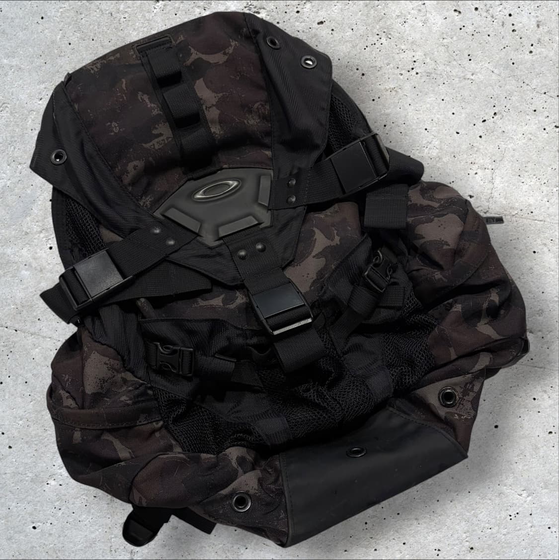 OAKLEY 오클리 아이콘 블랙 카모 백팩 상품이미지1