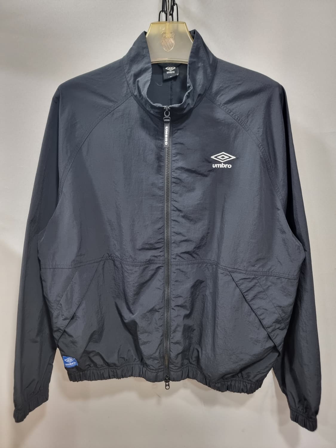 엄브로 클래식 스텐넥 웜업 자켓 (D111 상품이미지2