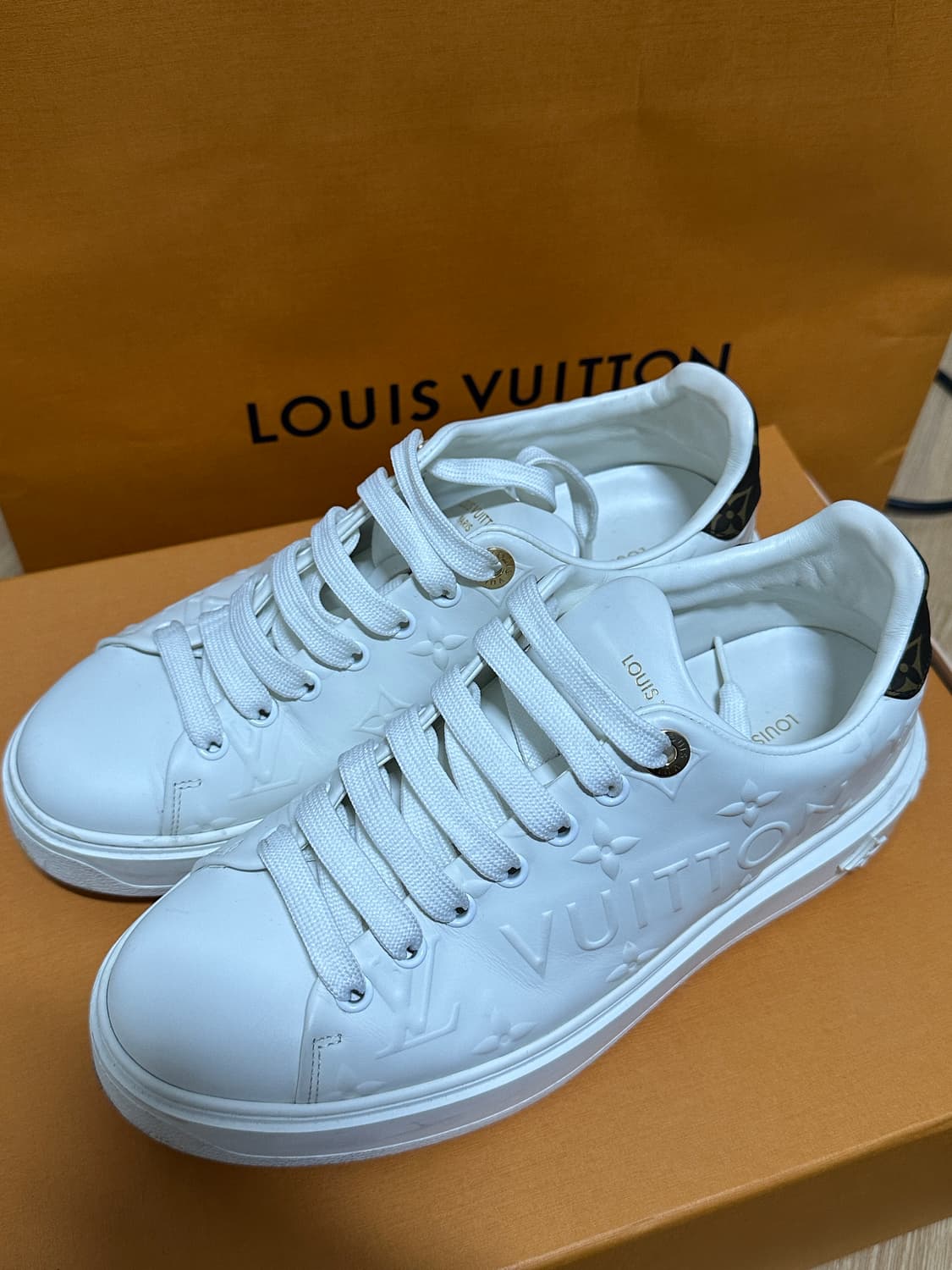 루이비통 타임아웃 스니커즈 37.5 상품이미지1