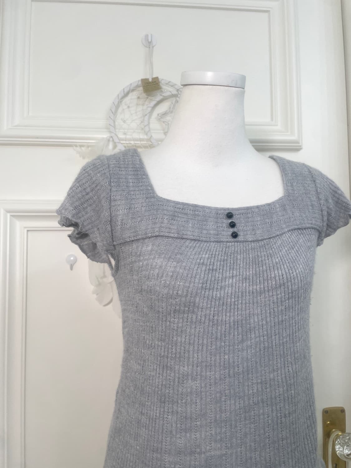 gray button point square-neck knit top 상품이미지5
