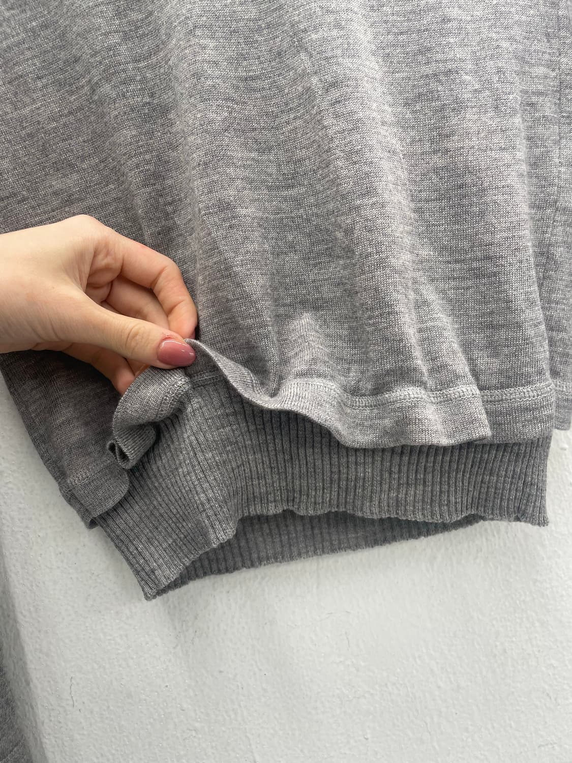 레이어드 헴 브이넥 니트  상품이미지3