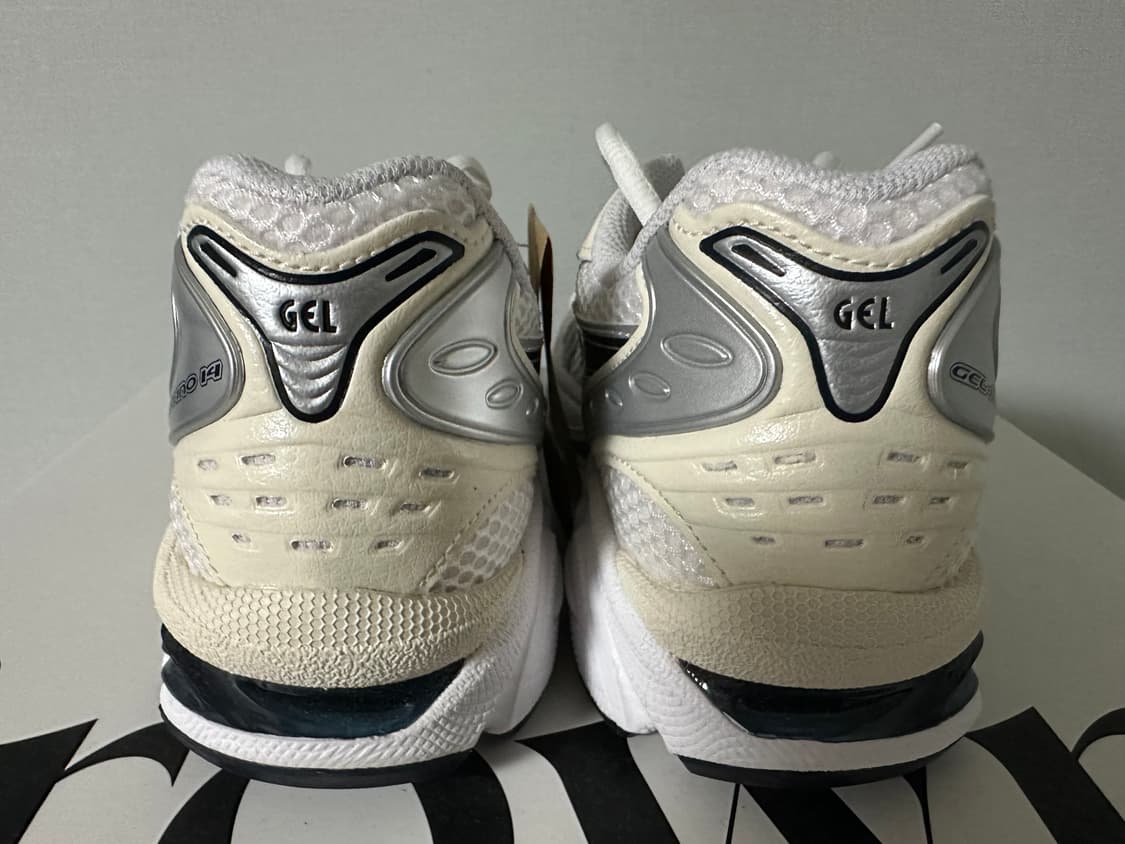아식스 젤 카야노 14 화이트 미드나잇 245 사이즈 판매합니다. 상품이미지5