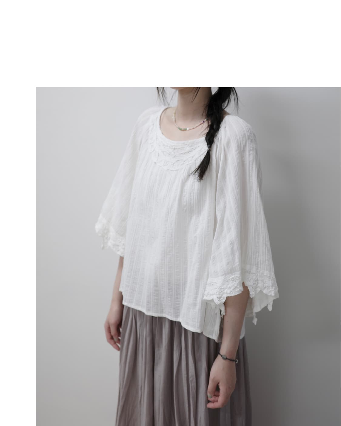 White cape blouse 상품이미지2