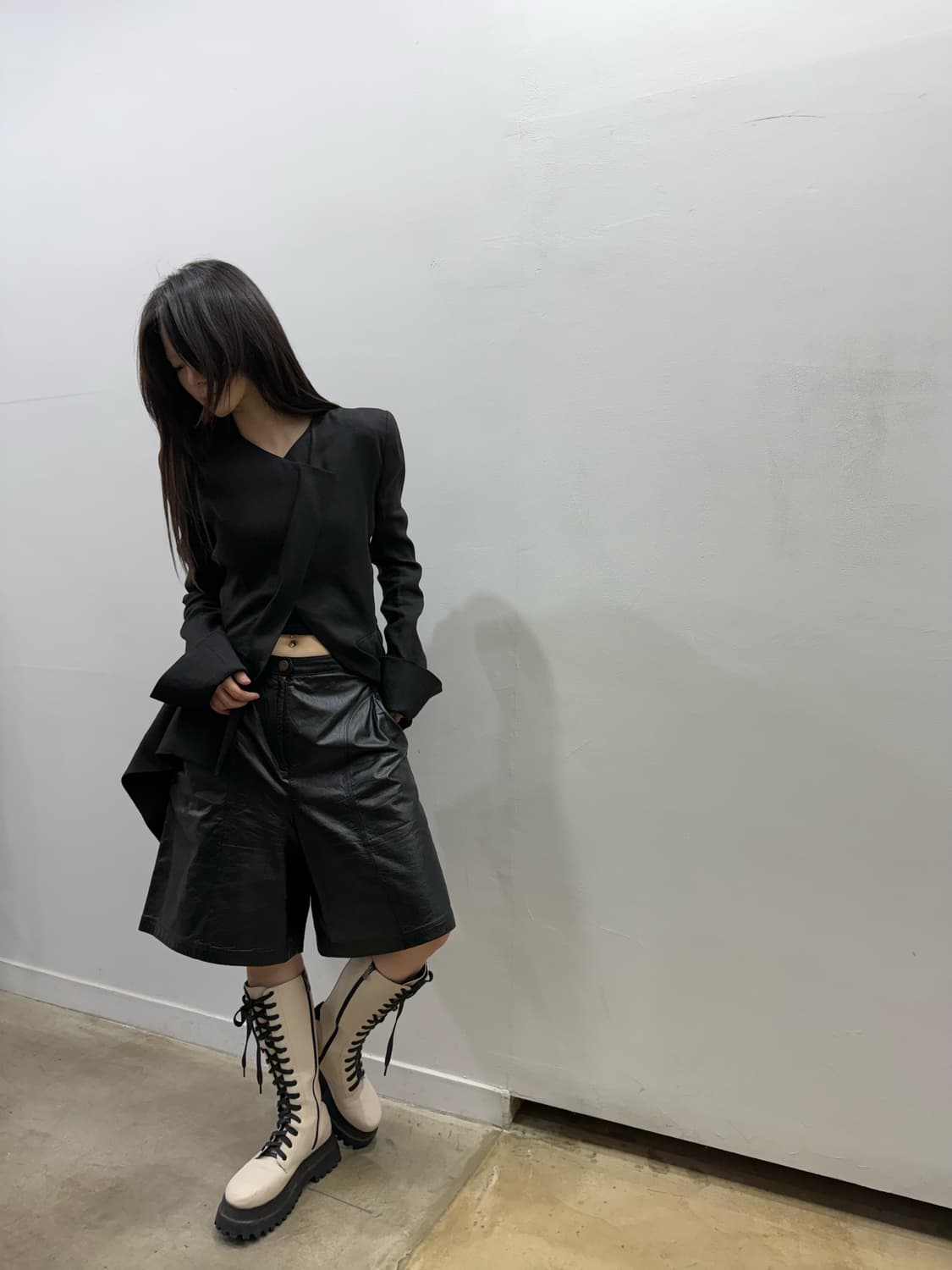 레더 디테일 와이드 숏팬츠 상품이미지1