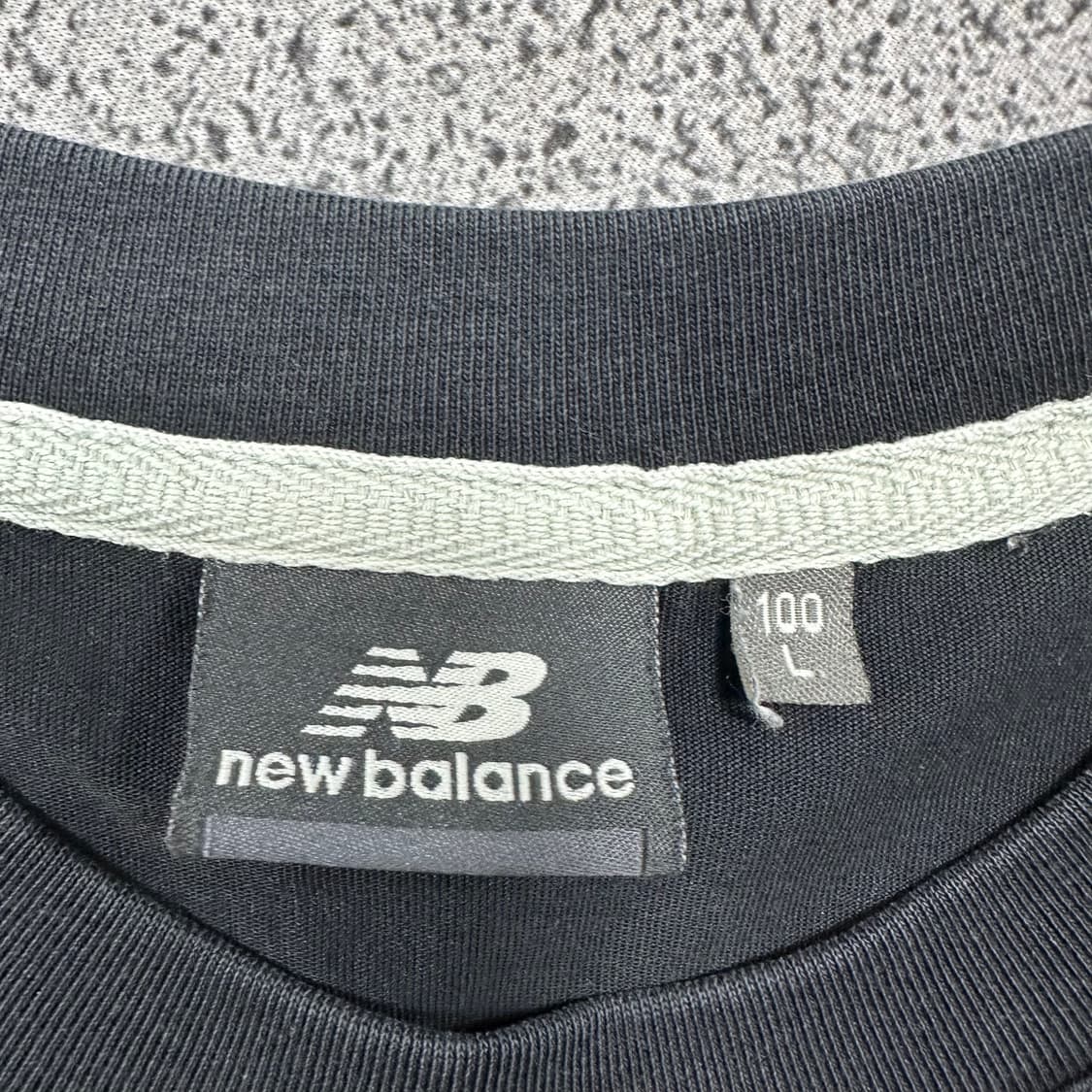 ✨ (만원 빈티지) 뉴발란스 x 전황일 빅로고 블랙 반팔티  상품이미지4
