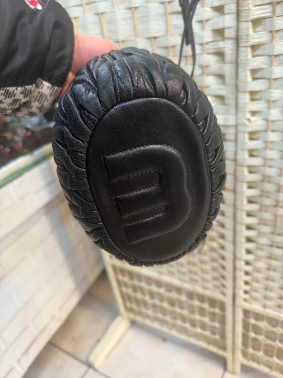 정품 미우미우 마테라쎄 나파 버킷백 팝니다 상품이미지6