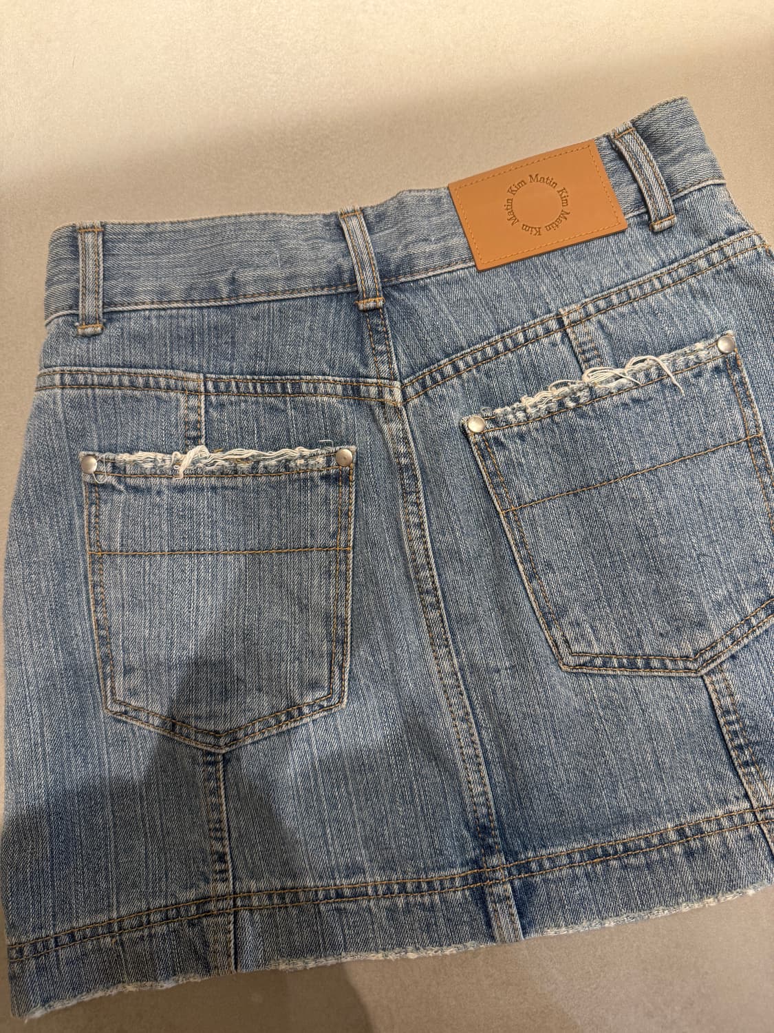 마뗑킴 투버튼 데님치마 상품이미지3