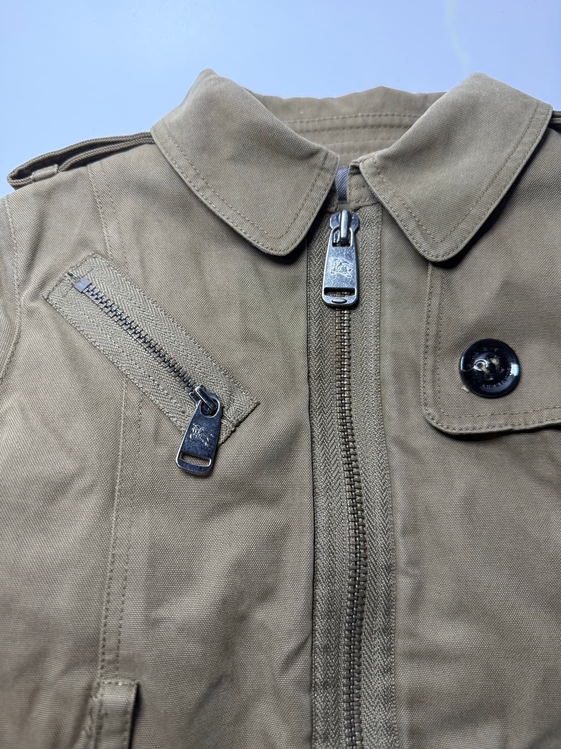 BURBERRY 카키색 봄버 자켓 키즈 상품이미지4