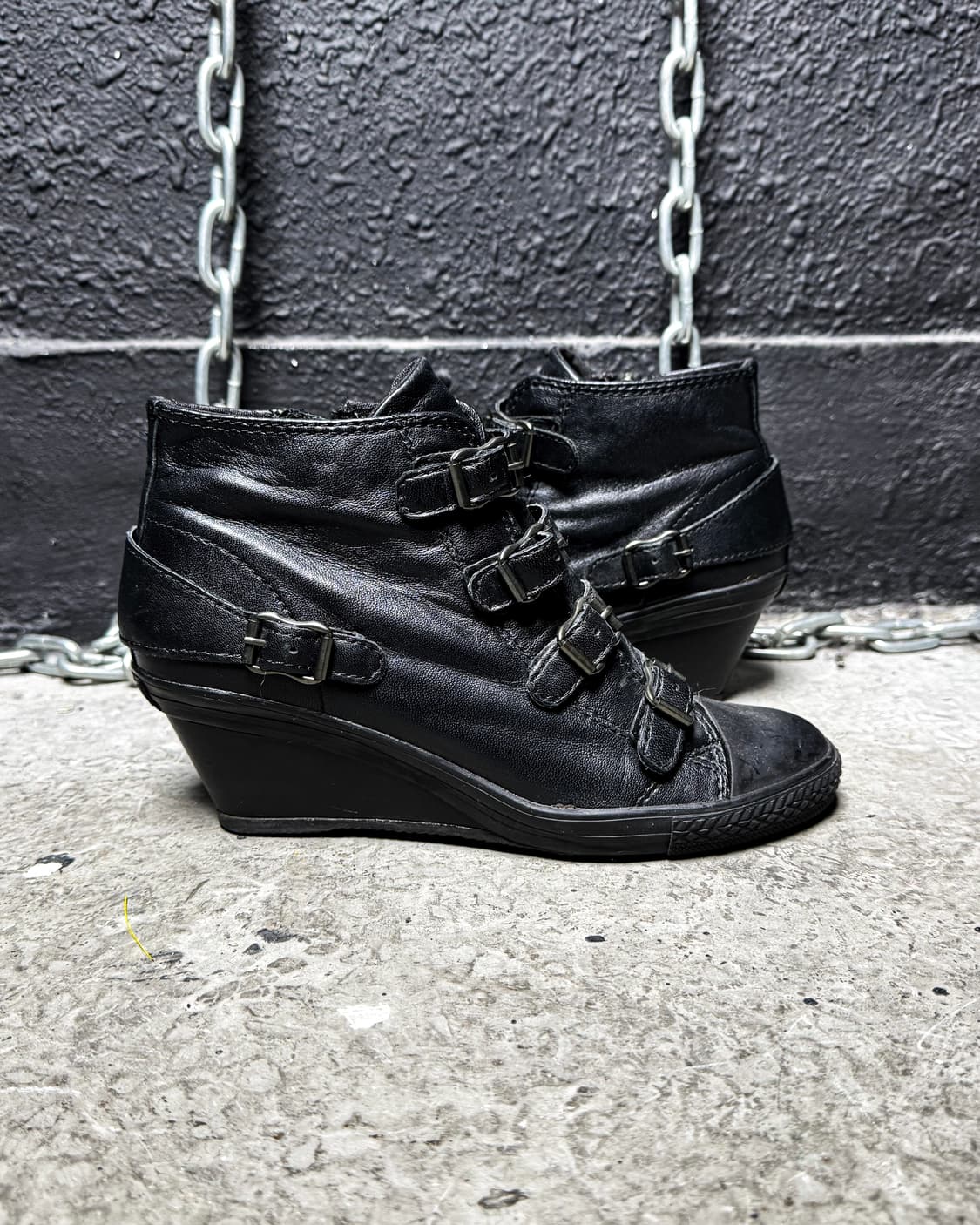 ASH – All Black Buckle Strap Wedge Heel 상품이미지5