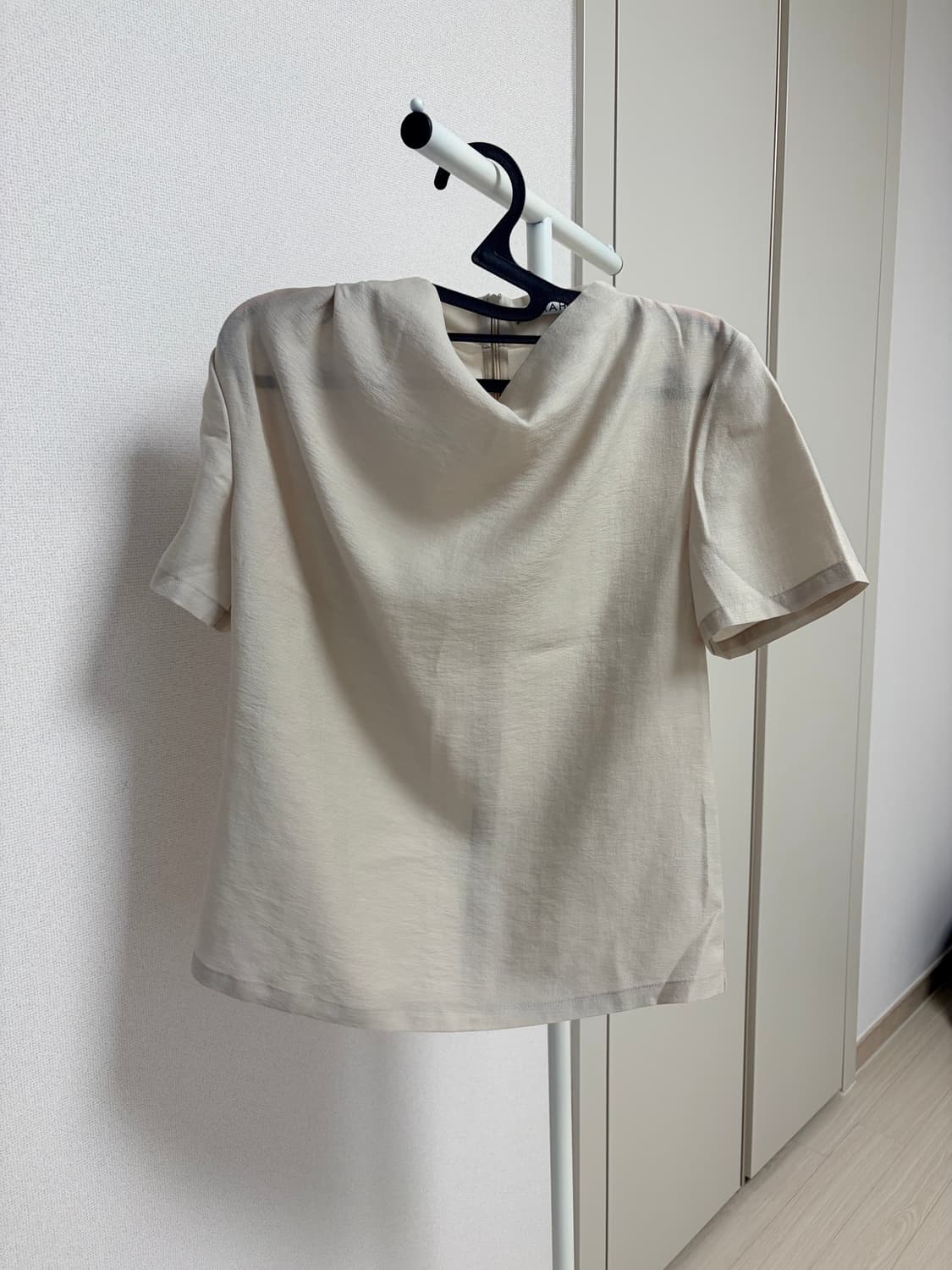 이아 cowl neck blouse 상품이미지6