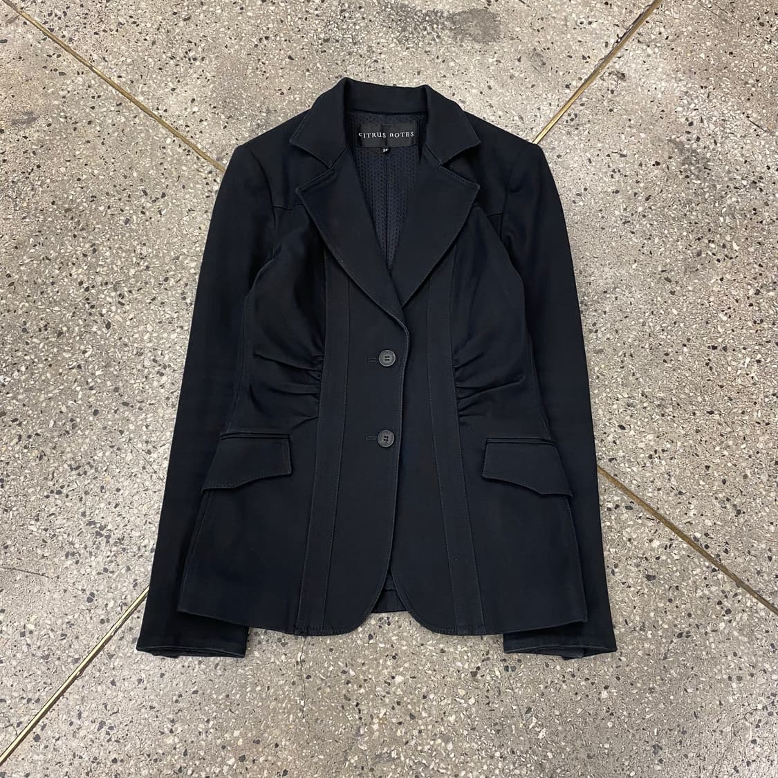 Citrus Notes 블랙 셔링 디테일 자켓 해 상품이미지1